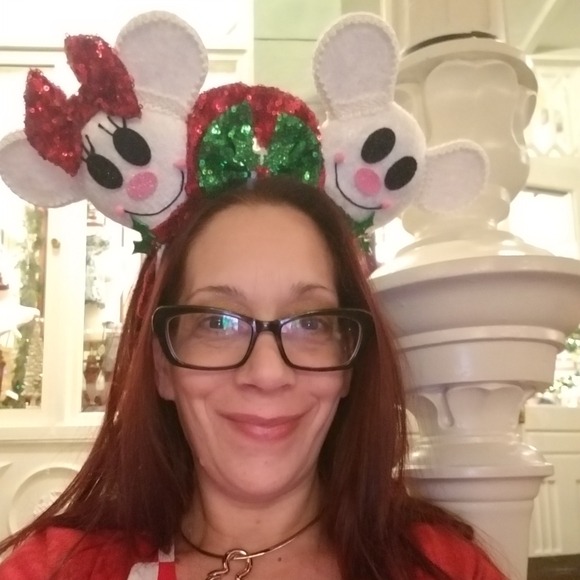 Meet your Host Posh-keteer Ambassador Starletto for nightly shows with Music - Picture 10 of 15